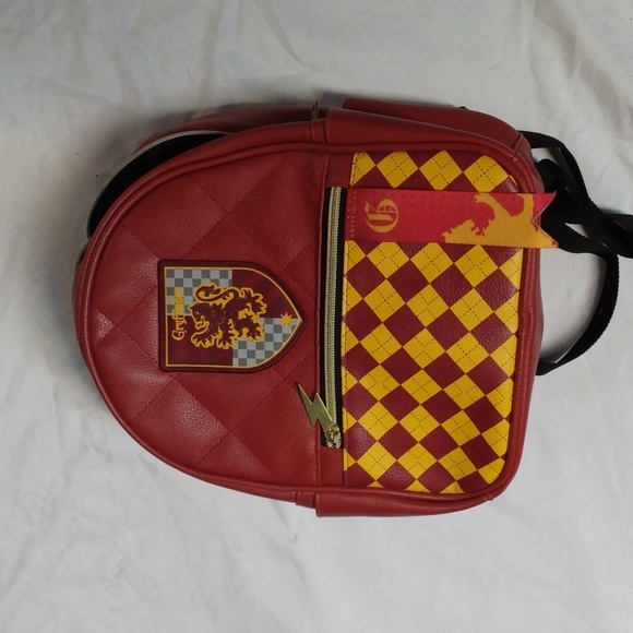 EUC Harry Potter Gryffindor backpack - Picture 8 of 8